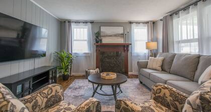 Cozy 3BR w Free Attraction Tix 6 Mins to Town