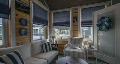 1BR Tiny Home w King Bed Outdoor Space