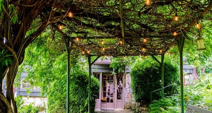 2 BDR Cottage Studio 15 Min to Town Free Tix