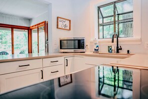 House - Spacious 6BR Compound w Fire Pit 15 Min to Town (Hendersonville)