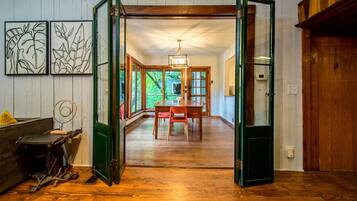 House | 6 bedrooms, Internet
