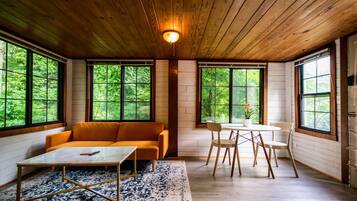 House | 6 bedrooms, Internet