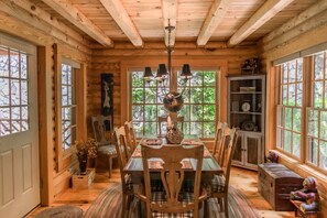 House - Stylish 3BR Log Cabin w Fire Pit Near Trails (Zirconia)