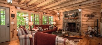 บ้าน 3 ห้องนอน สไตล์ลิสต์ ล็อก เคบิน พร้อม เตาไฟ ใกล้ เส้นทางเดินป่า