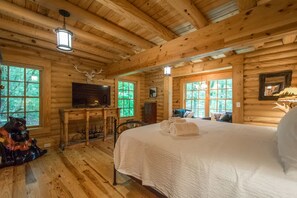 3 bedrooms, Internet - Stylish 3BR Log Cabin w Fire Pit Near Trails (Zirconia)