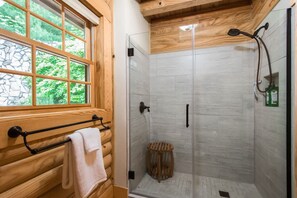 House | 3 bedrooms, Internet - Stylish 3BR Log Cabin w Fire Pit Near Trails (Zirconia)