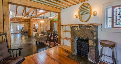 Artsy 2bdr Cottage w Free Tix 5 Min to Main St