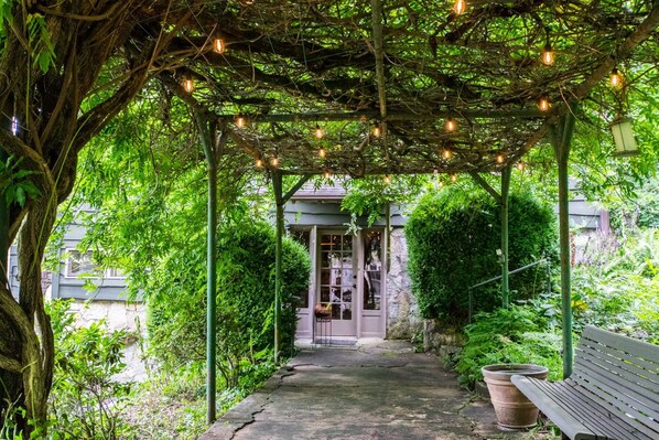 Studio - Peaceful Woodsy Studio 15 Min to Town Free Tix (Hendersonville)