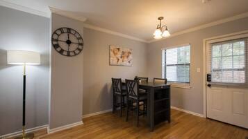 2 bedrooms, Internet