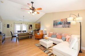 House - Scenic 4BR w Deck Farm Views Near Asheville (Fairview)