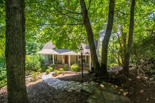 Lakefront 3BR w Private Dock Firepit Free Tix