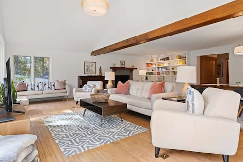 Spacious 4BR Compound w 2 Cottages Near Trails