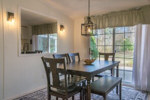 House - Cozy 3BR Hideaway Near Main Street Lake Lure (Hendersonville)