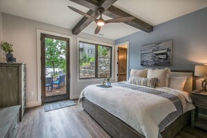 House | 5 bedrooms, Internet - Epic 5BR w Double Living Areas On Lake Lure (Lake Lure)