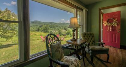 Charming 2BR w Firepit Mountain Views