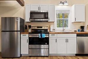 House - Accessible 1BR Cottage w Firepit Near Trails (Hendersonville)