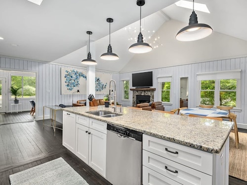 Spacious 3BR Cottage w Epic Patio Walk to Town