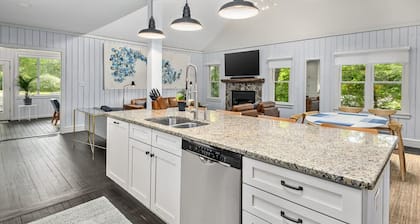 Spacious 3BR Cottage w Epic Patio Walk to Town