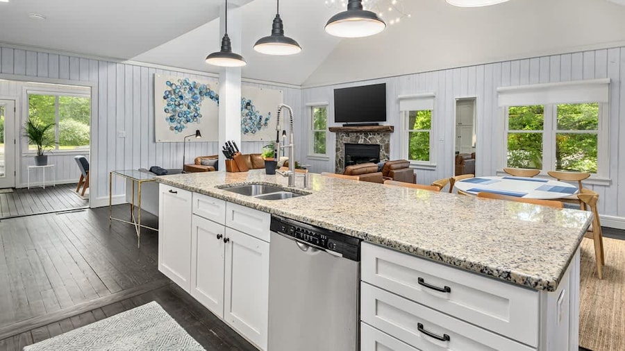 Spacious 3BR Cottage w Epic Patio Walk to Town