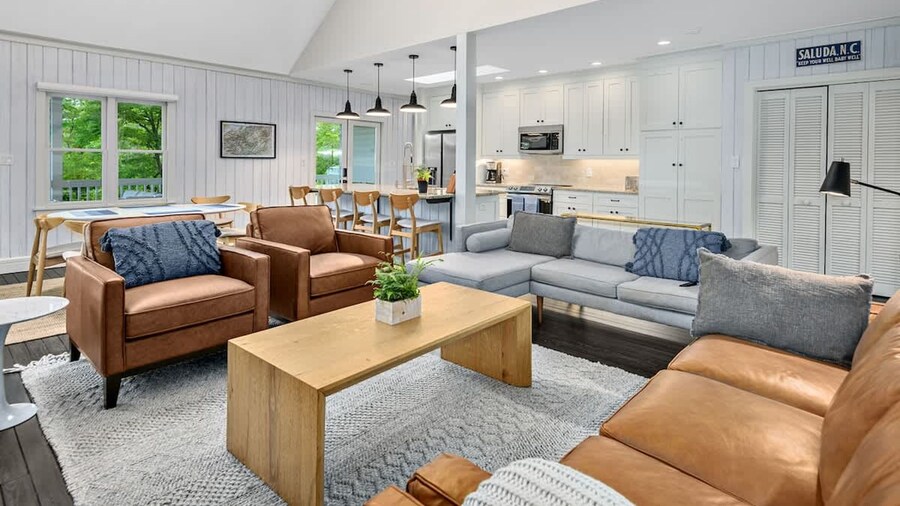 Spacious 3BR Cottage w Epic Patio Walk to Town