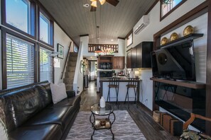 House - Gorgeous 1BR Tiny Home w Pool Bocce Free Tix (Flat Rock)