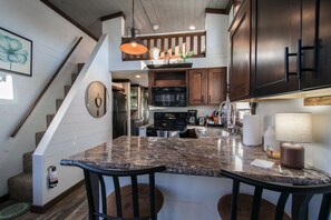 House - Gorgeous 1BR Tiny Home w Pool Bocce Free Tix (Flat Rock)