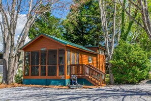 House - Lakeview 2BR Tiny Home Near Trails Pool Bocce (Flat Rock)