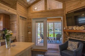 House - Lakeview 2BR Tiny Home Near Trails Pool Bocce (Flat Rock)