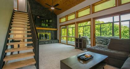 Mountain View 3BR w Sunroom Close to Ski Trails