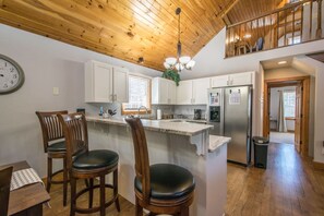 House - Rustic 4BR w Deck Firepit Darts Near Golf (Horse Shoe)