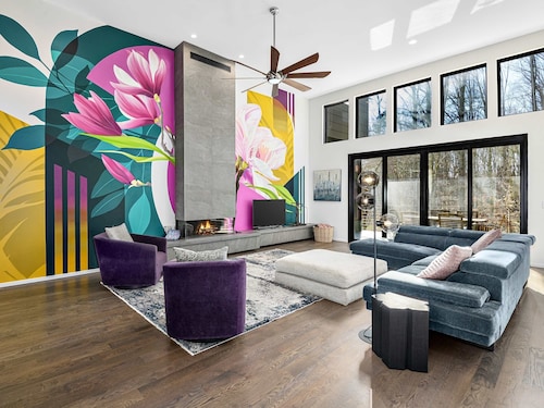 Luxe 5BR w Home Theater Pool Table Firepit