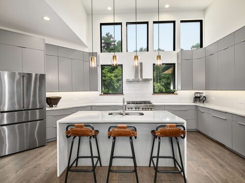 Luxe 5BR w Home Theater Pool Table Firepit