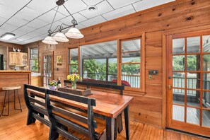 Apartment - Lakeside 4BR Mountain Views Firepit Game Room (Lake Lure)