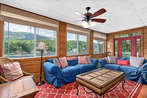 Apartment - Lakeside 4BR Mountain Views Firepit Game Room (Lake Lure)