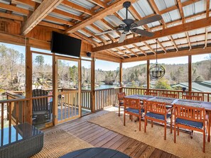 House - Lakefront 4BR w Screened Porch (Lake Lure)