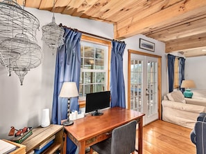 House - Lakefront 4BR w Screened Porch (Lake Lure)