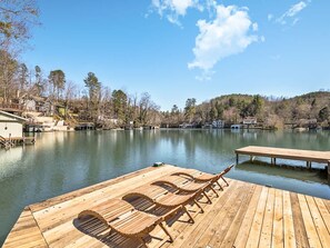 House - Lakefront 4BR w Screened Porch (Lake Lure)