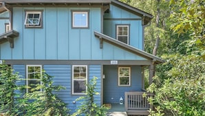 A two-story house with a blue exterior, numbered 34B, featuring a front porch and a small garden area. - Cozy 2BR Townhouse w Deck Walk to W Asheville (Asheville)