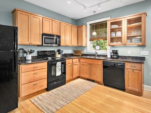 House | 2 bedrooms, Internet - Cozy 2BR Townhouse w Deck Walk to W Asheville (Asheville)