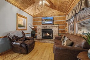 TV, fireplace, offices - Serene Cabin, Sleeps 8, Screened Porch, Games, Grill (Sevierville)