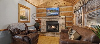 Serene Cabin, Sleeps 8, Screened Porch, Games, Grill