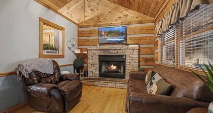 Serene Cabin, Sleeps 8, Screened Porch, Games, Grill