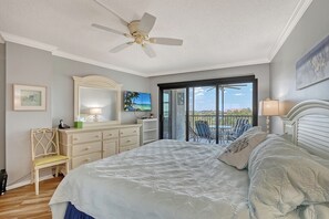 1 bedroom, iron/ironing board, free WiFi, bed sheets - Harbor Towers 401 - Tropical Sands Accommodations (Siesta Key)