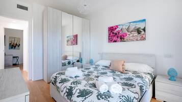 BĂŒgeleisen/BĂŒgelbrett, WLAN, BettwĂ€sche