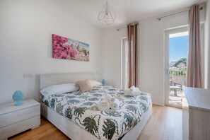 2 bedrooms, iron/ironing board, WiFi, bed sheets - Apartment 'Vista Mare' with Sea View, Wi-Fi and Air Conditioning (Polignano a Mare)