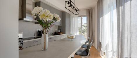 Fridge, microwave, oven, stovetop