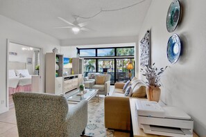 TV, books - Harbor Towers 131 - Tropical Sands Accommodations (Siesta Key)