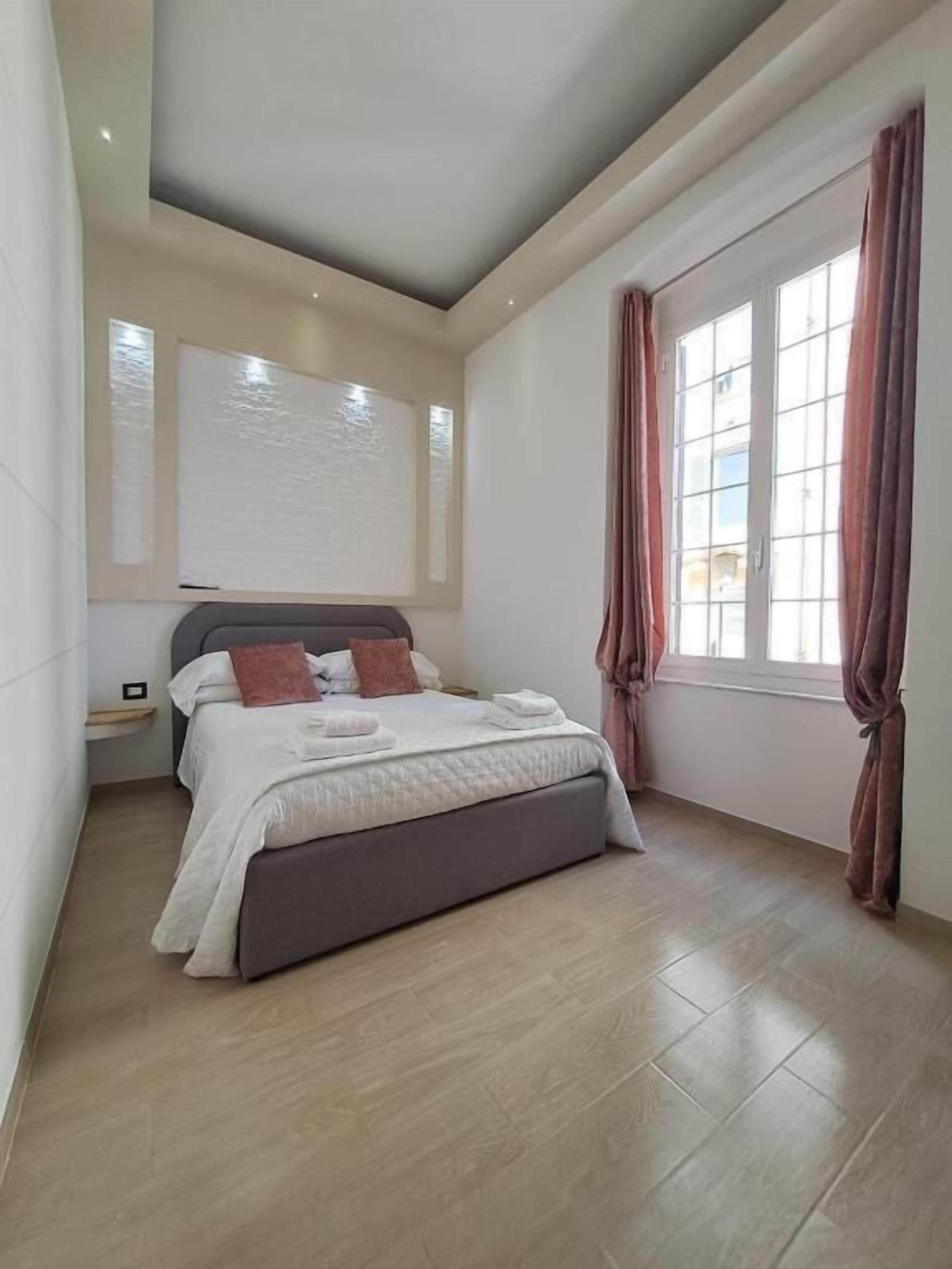 Phòng đôi Deluxe, quang cảnh thành phố | Màn/rèm cản sáng, phòng cách âm, bàn ủi/dụng cụ ủi quần áo 