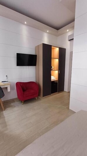 Deluxe Double Room, City View | Blackout drapes, soundproofing, iron/ironing board, free WiFi - La Siesta 5 Terre (La Spezia)