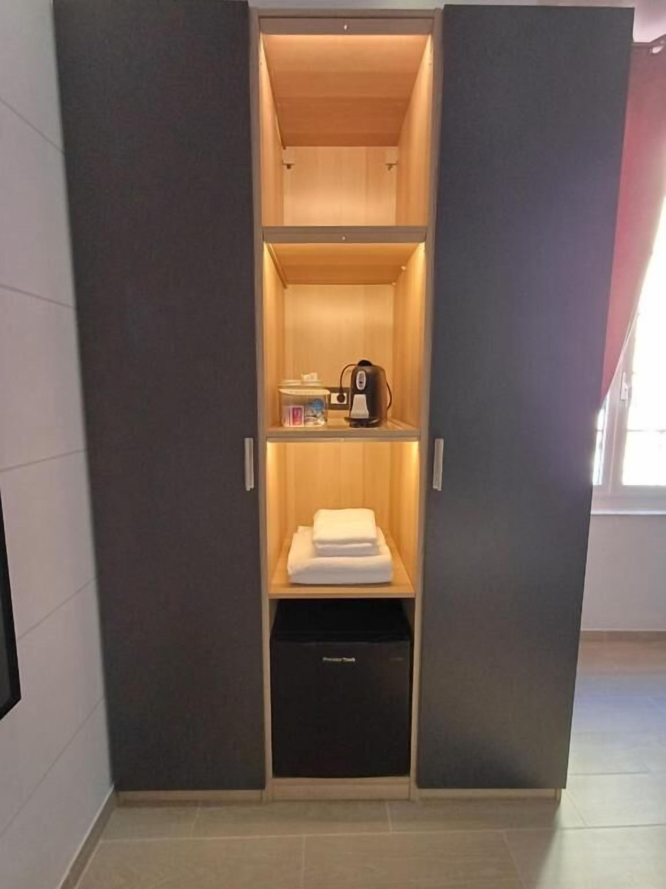 Quarto casal, 1 cama Queen, sacada, vista para a cidade | Parte interna